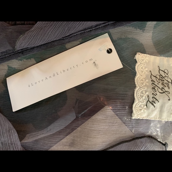 4 Love and Liberty by Johnny Was Anna Pintuck Tunic M NWT - Picture 5 of 5